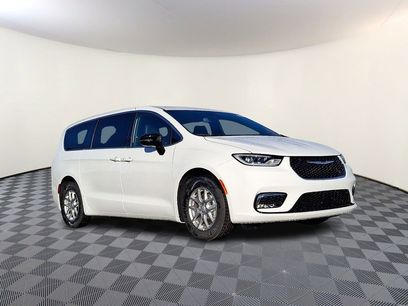 New 2026 Chrysler Pacifica Select