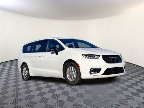 New 2026 Chrysler Pacifica Select image 1