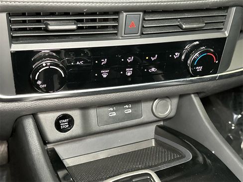 Used 2024 Nissan Rogue S image 24