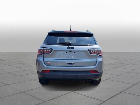 Used 2019 Jeep Compass Latitude FWD image 6
