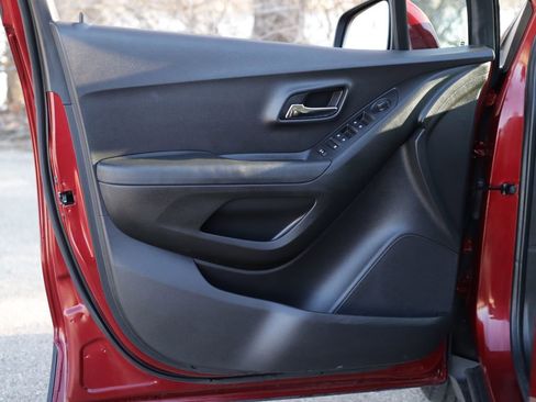 Used 2019 Chevrolet Trax LT w/ Driver Confidence Package image 21