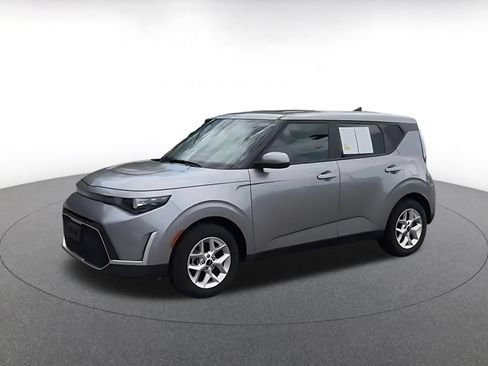 Used 2025 Kia Soul LX w/ LX Technology Package FWD image 7