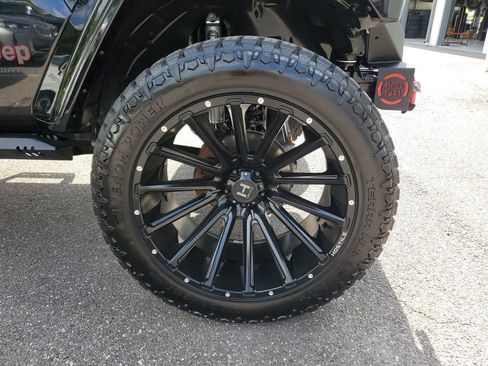 Used 2021 Jeep Gladiator Rubicon w/ Trailer Tow Package AWD/4WD image 5