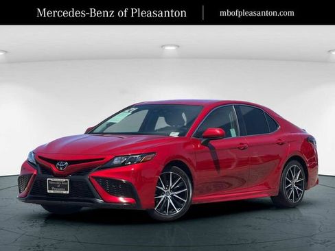 Used 2021 Toyota Camry SE FWD image 1
