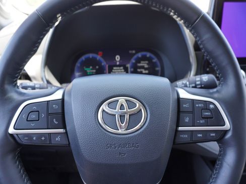 Used 2024 Toyota Highlander Platinum AWD/4WD image 28