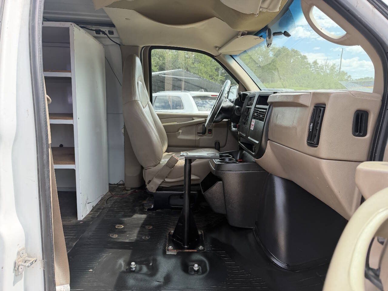 Used 2007 Chevrolet Express 2500 RWD image 15