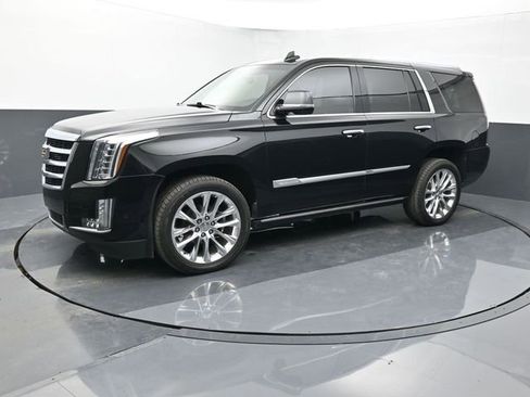 Used 2020 Cadillac Escalade Premium Luxury image 2