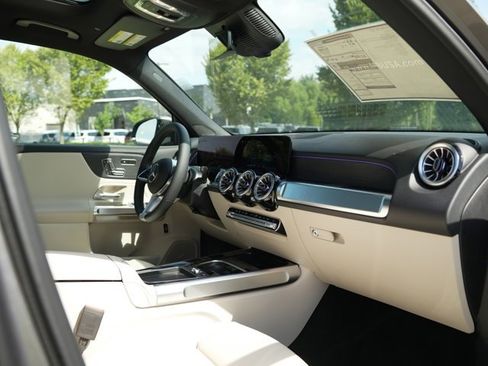 Used 2026 Mercedes-Benz GLB 250 4MATIC image 40