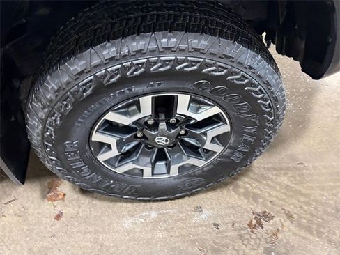 Used 2022 Toyota Tacoma TRD Off-Road w/ TRD Premium Off Road Package image 19