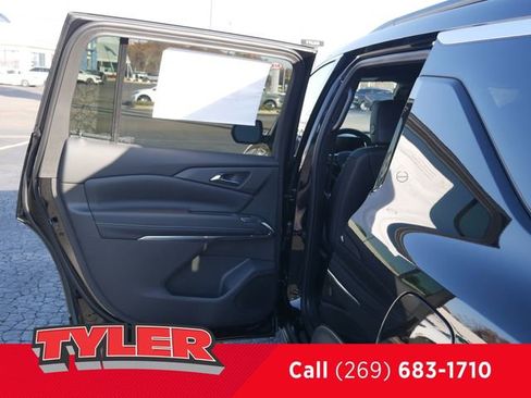 New 2026 Chevrolet Traverse LT w/ Driver Confidence Package AWD/4WD image 18