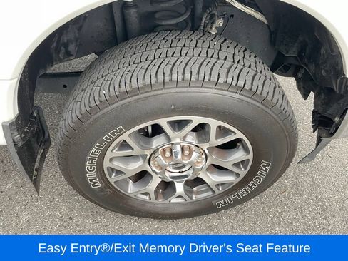Used 2022 Ford F250 Lariat w/ Lariat Ultimate Package AWD/4WD image 14