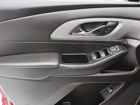 Used 2020 Chevrolet Traverse LT image 15