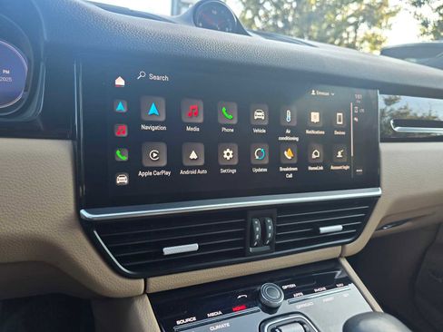 Used 2023 Porsche Cayenne Platinum Edition image 29