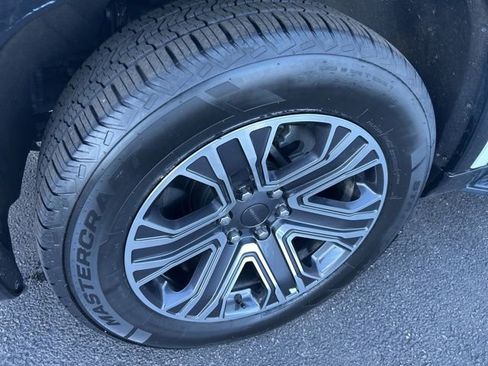 Used 2024 Jeep Wagoneer L Series II w/ Flexible Seating Group image 12