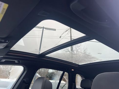 Used 2022 BMW X5 M50i image 5