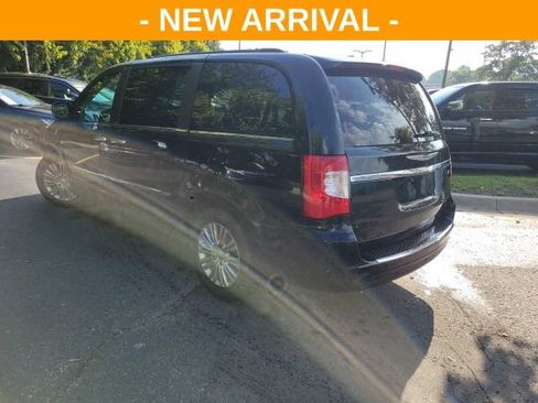 Used 2013 Chrysler Town & Country Touring-L w/ Driver Convenience Group FWD image 5