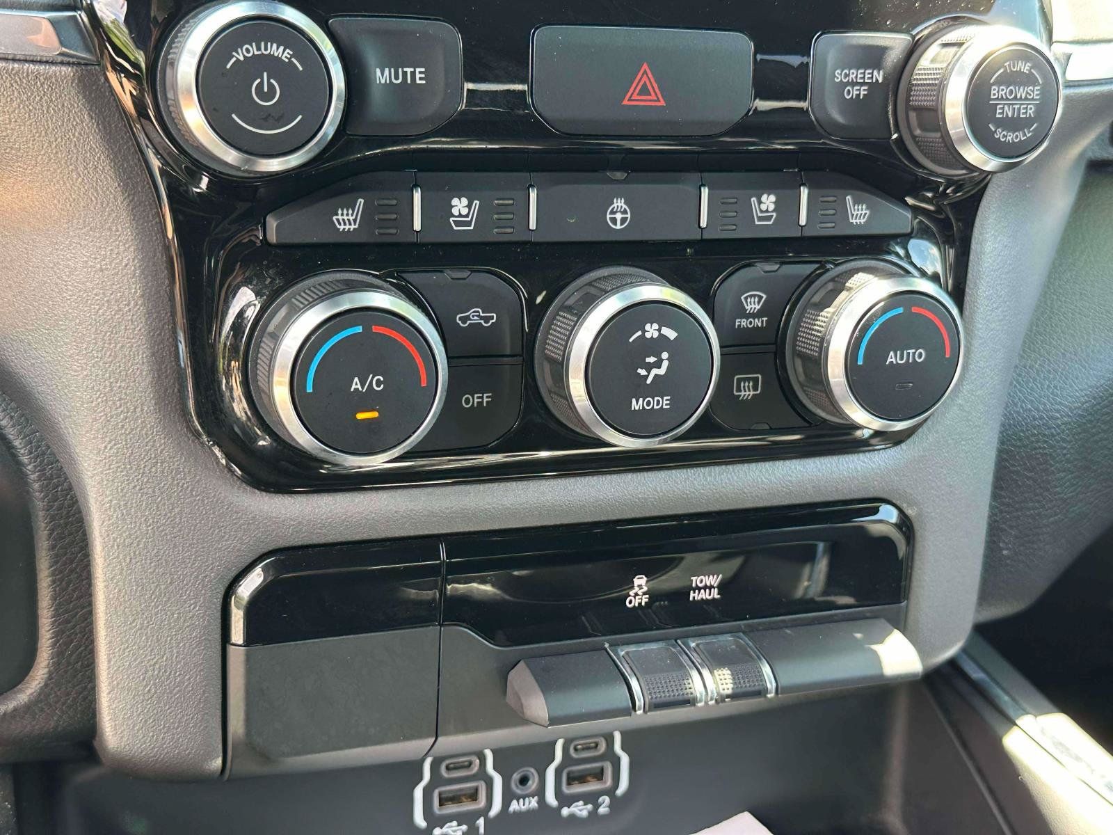 Used 2024 RAM 1500 Laramie AWD/4WD image 27