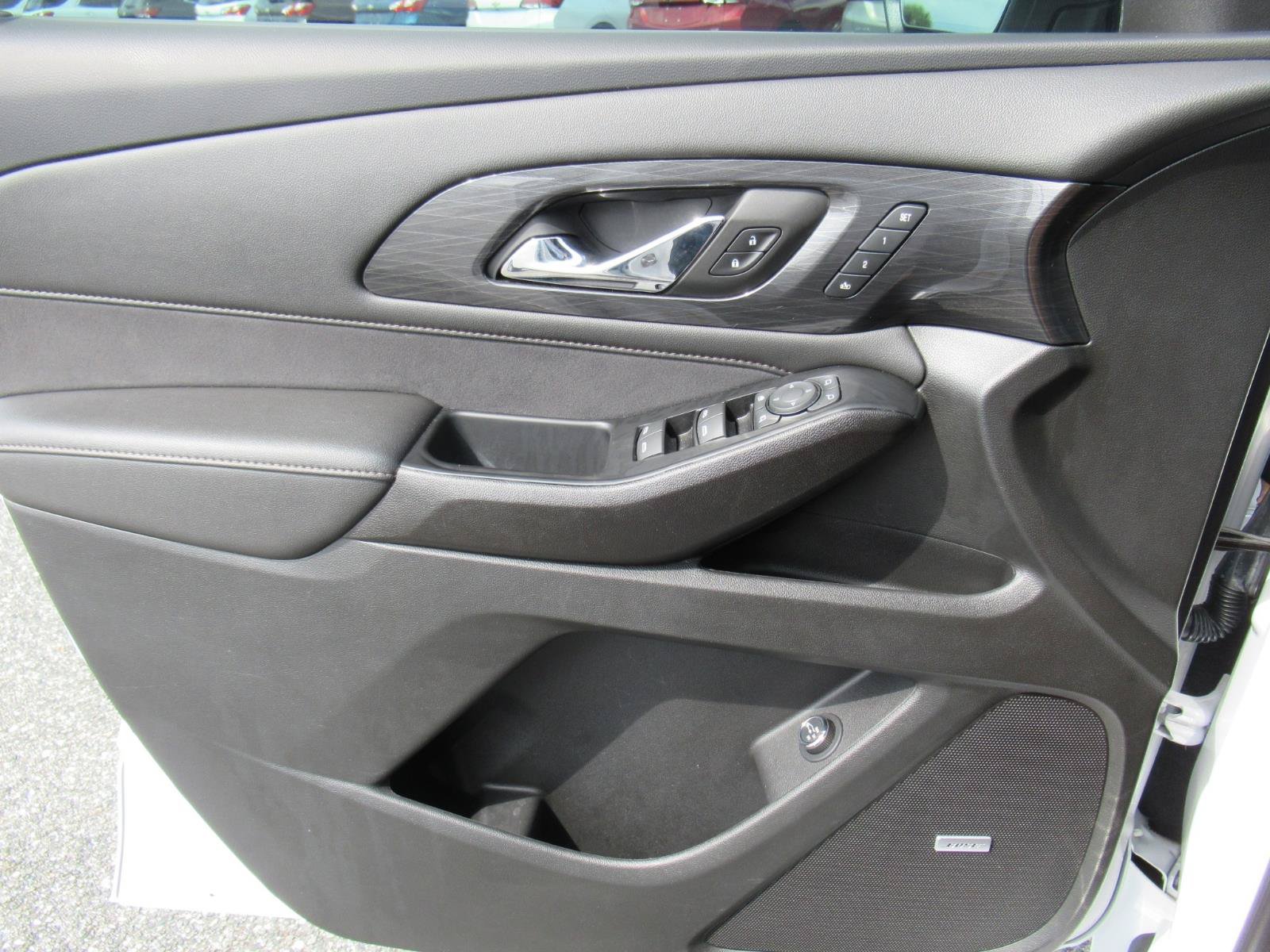 Certified 2023 Chevrolet Traverse High Country FWD image 20