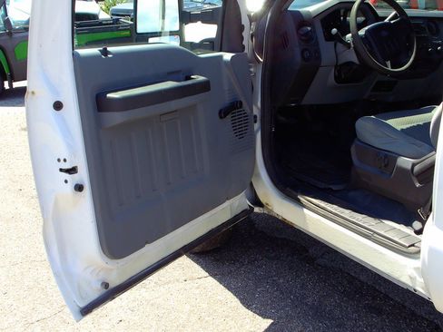 Used 2011 Ford F350 XL w/ Snow Plow Prep Pkg AWD/4WD image 7