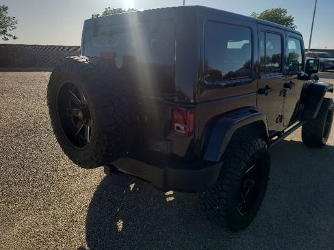 Used 2017 Jeep Wrangler Unlimited Sahara AWD/4WD image 6
