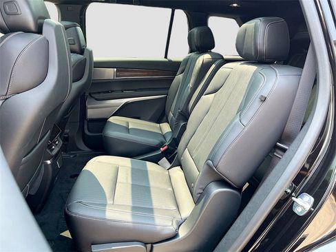 New 2026 Cadillac Vistiq Luxury image 25