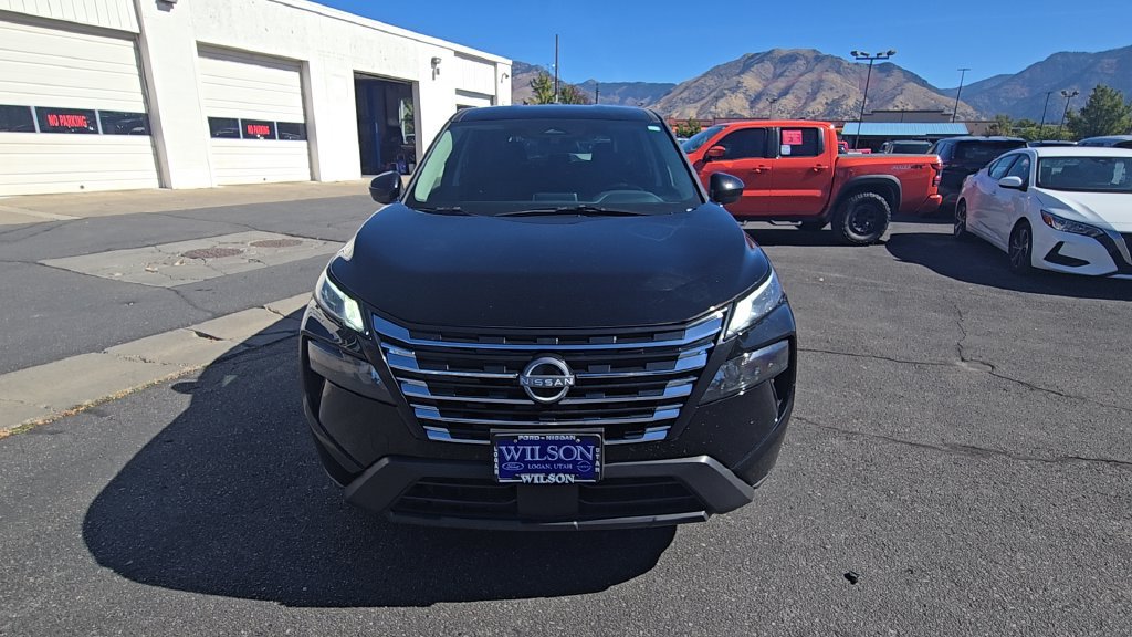 Used 2025 Nissan Rogue SV AWD/4WD image 2