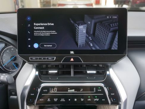Certified 2024 Toyota Venza XLE AWD/4WD image 11