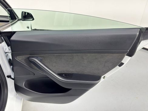 Used 2021 Tesla Model 3 Standard Range Plus image 45