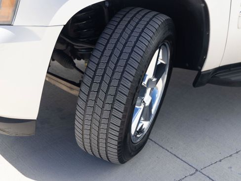 Used 2011 Chevrolet Avalanche LTZ AWD/4WD image 5