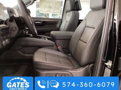 New 2025 Chevrolet Suburban High Country image 4