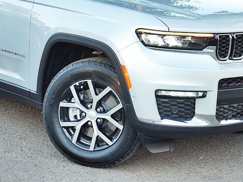 New 2023 Jeep Grand Cherokee L Limited w/ Luxury Tech Group II image 4