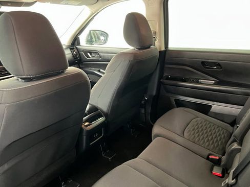 Certified 2025 Nissan Pathfinder SV image 19