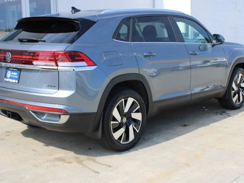 Certified 2024 Volkswagen Atlas Cross Sport SE image 6