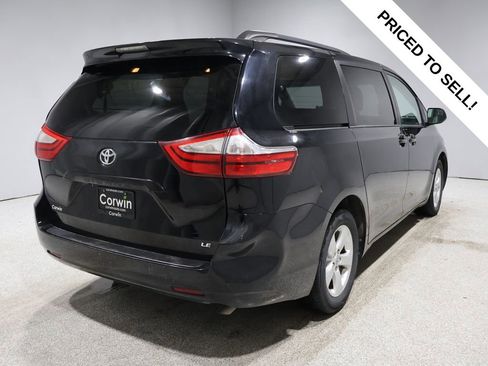 Used 2016 Toyota Sienna LE image 2