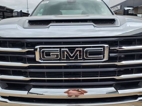 New 2026 GMC Sierra 2500 SLT w/ Max Trailering Package AWD/4WD image 9