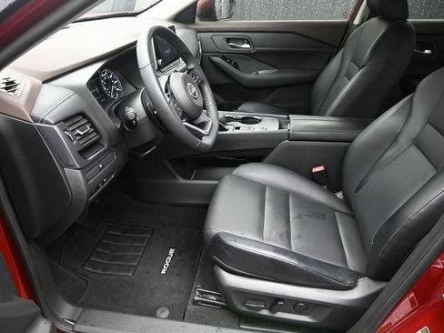 Used 2023 Nissan Rogue SV w/ SV Premium B Package FWD image 15