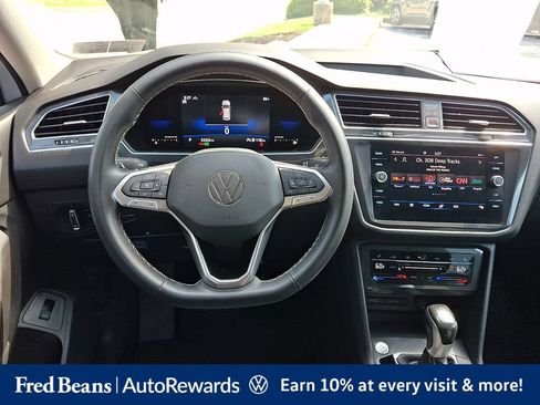 Certified 2022 Volkswagen Tiguan SE AWD/4WD image 17