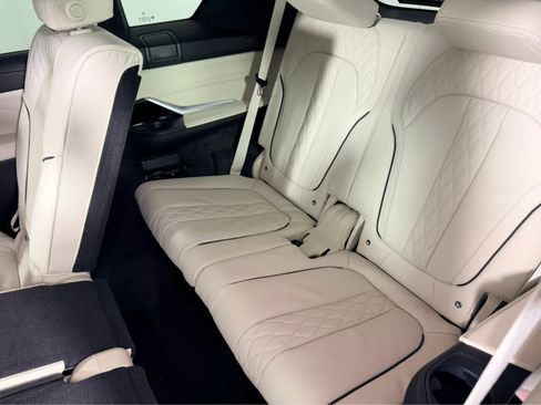 New 2026 BMW X7 M60i image 23