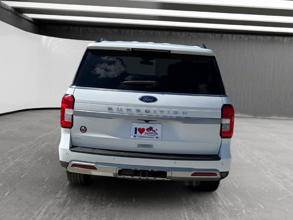 Used 2024 Ford Expedition XLT RWD image 4