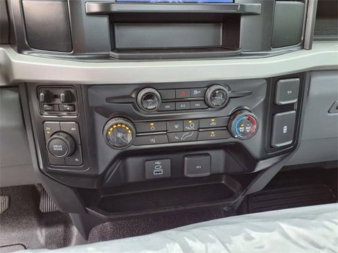 New 2025 Ford F550 4x4 Regular Cab Super Duty w/ XL Chrome Package image 17