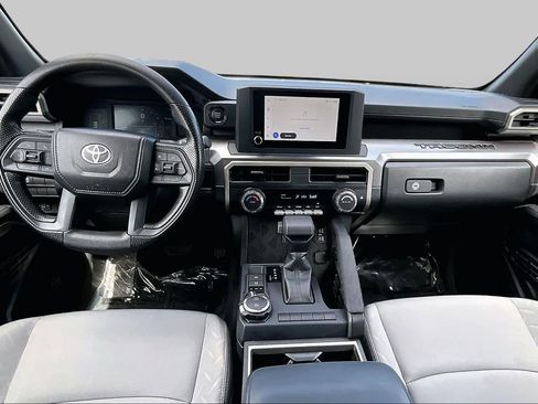 Used 2025 Toyota Tacoma SR5 AWD/4WD image 15
