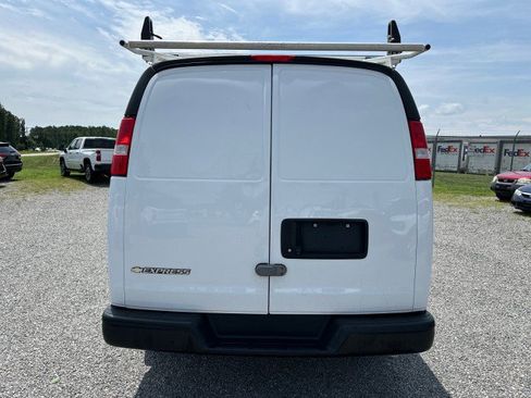 Used 2022 Chevrolet Express 2500 w/ Driver Convenience Package RWD image 9
