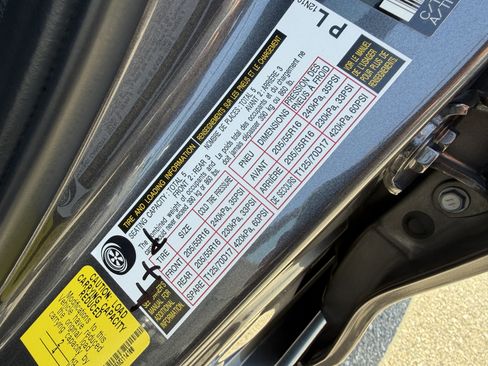 Used 2021 Toyota Corolla SE w/ Carpet Mat Package (TMS) FWD image 29