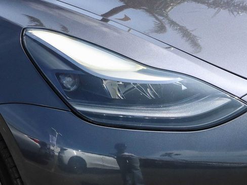 Used 2023 Tesla Model 3 Standard Range RWD image 4