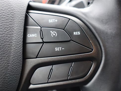 Used 2019 Jeep Cherokee Trailhawk image 17