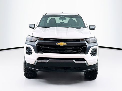 Used 2023 Chevrolet Colorado LT image 2