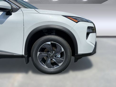 Used 2026 Nissan Rogue SV FWD image 9