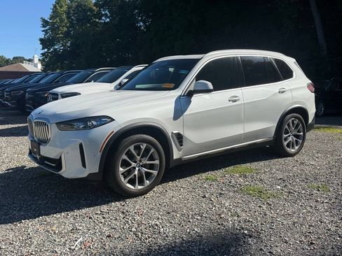 Used 2024 BMW X5 xDrive40i w/ Premium Package AWD/4WD image 3