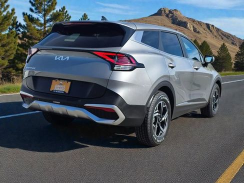 Used 2024 Kia Sportage LX image 7