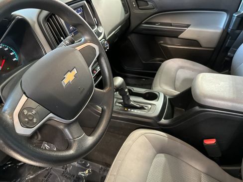 Used 2020 Chevrolet Colorado W/T w/ WT Convenience Package RWD image 12